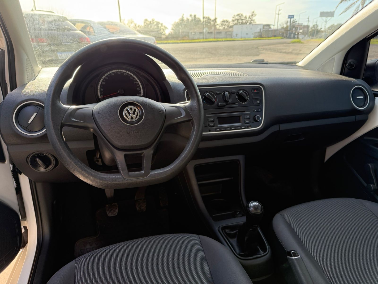 VOLKSWAGEN - UP -  TAKE 1.0 MPI - 2018